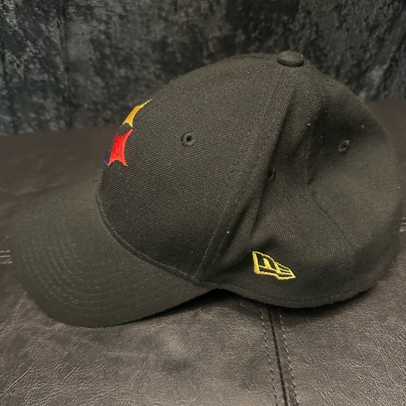 New Era Black 39Thirty Pittsburgh Steelers Antonio Brown #84 Hat - Picture 3 of 5